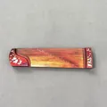Detail eines chinesischen Guzheng-Kühlschrankmagnets aus Holz mit Blumenmuster. - Guzheng