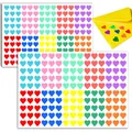 Primer plano de láminas de pegatinas de corazones de colores para premios y manualidades - A54