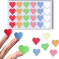 Detalle de pegatinas de colores en forma de corazón para proyectos creativi de bricolaje - A60