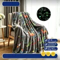 Suave manta de franela gris que brilla en la oscuridad con dinosaurios para niños - Dinosaurio Gris / 70*100CM