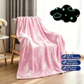 Suave manta de franela que brilla en la oscuridad con patrones de nubes rosas y estrellas - Nube Rosa / 70*100CM