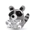 Handgemachte Häkelwaschbär-Puppe mit Schild und motivierendem englischem Text. - Waschbär (Hält Karte)