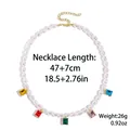 Collier élégant en perles baroques avec pierres précieuses carrées multicolores - Collier de Perles avec Pendentifs Pierres Carrées de Cinq Couleurs (N2608-12)
