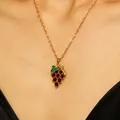 Collar con colgante de uva en acabado dorado con piedras púrpuras para mujer - Collar con Colgante de Uva (9361)