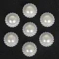 Eleganti cabochon di perle ABS per accessori per capelli fai-da-te su sfondo nero. - Girasole / 30 Pezzi (19mm) / Beige