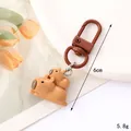 Lindo colgante de llavero de doble carpincho marrón, longitud 6 cm y peso 5,8 g - Colgante de Carpincho (K4582)