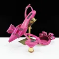 Fuchsia satijnen pumps met spitse neus, strass-strik en gouden kitten-hak voor de avond. - 39 / Rozerood
