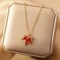 Elegante collana placcata in oro con ciondolo a foglia d'acero rossa - Stile Foglia d'Acero Rossa (X5415)