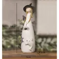 Linda figura de bruja de Halloween blanca con detalles de dimensiones de 14 cm de alto - Bruja A (Con Araña)