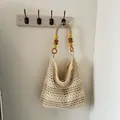 Grand sac de plage en crochet fait main avec poignée perlée beige pour les vacances - Blanc Cassé