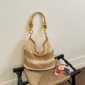 Sac hobo au crochet fait main à rayures beige et marron avec bandoulière en bois - Blanc & Kaki