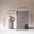 Vaso in ceramica bianco sporco con motivo in rilievo, manico e confezione regalo - Maraka - Confezione in Scatola a Colori