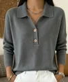 Suéter de punto gris para mujer con cuello polo y media tapeta de botones para otoño. - Gris
