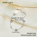 Silbernes Edelstahlarmband mit Sternanhängern und Zirkon auf cremefarbenem Satinstoff - Stern-Anhänger-Armband(NMSB-L328-4)