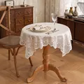 Nappe ronde en dentelle blanche vintage avec broderies florales et bords festonnés - Four auspicious flowers / 90*90cm