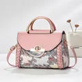 Elegante borsa a mano rosa stampa paisley con manico dorato e tracolla coordinata - Rosa