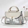 Elegante borsa a mano patchwork grigia con stampa floreale paisley bianca e nera e chiusura oro - Grigio