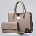 Gedetailleerde weergave van een stijlvolle beige handtas en bijpassende portemonnee - 3-delige set / Khaki