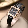Montre quartz femme carrée avec cadran noir et boîtier or rose, bracelet en cuir élégant. - Montre Noire Uniquement