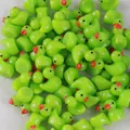 Grüne, im Dunkeln leuchtende Miniatur-Enten aus Harz für DIY-Landschaften und Bastelarbeiten. - Einfarbig Smaragdgrün