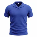 Detalle de polo azul para hombre con cuello cubano y textura de punto tipo gofre única - S / Azul zafiro