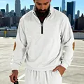 Stijlvolle witte corduroy herensweatshirt met halve rits en bruine elleboogstukken - S / Tops / Wit