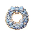 Detailed Christmas wreath brooch with snowman and bell in blue and white enamel - Christmas Wreath (Blue & White) / Blue and White Porcelain Color