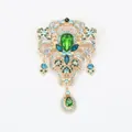 Eleganter goldfarbener Vintage-Palast-Hohlbroschen-Anstecker mit grünen Glas-Strasssteinen - Gelbgrün