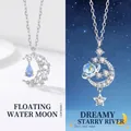 Elegante zilveren ster en maan ketting variant met fonkelende blauwe kristallen - Zwevende Maan en Dromerige Melkweg / Geschenkdoos