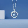 Elegante ronde veer ketting met lichtblauwe edelsteen en sprankelende sterren accent - Lichte Veer