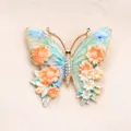 Elegante spilla a farfalla vintage con smalto floreale colorato e strass brillanti. - Forma di Farfalla / Floreale Blu Chiaro (S2-2-8451)