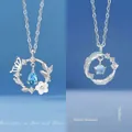 Zilveren kettingen met vlinder-, bloem- en vederkransontwerpen en blauwe edelstenen - Vlinderbloem & Lichte Veer