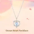 Detailopname van de Heart of the Ocean-ketting met blauw hart en glanzende strass - Hart van de Oceaan / Eenvoudige Verpakking