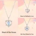 Elegante zilveren ketting met hartvormige hanger, kristallen en gravures - Eenvoudige Verpakking / Oceaan Hart Moederliefde en Blauw Hart Set