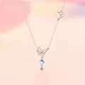 Detailweergave van elegante zilveren vlinderketting met blauwe opaal kraal - Vlinder Kwastje / Eenvoudige Verpakking