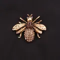 Vintage gouden bijenbroche met fonkelende rode en amberkleurige strass-steentjes - Gouden Rode Strass Bij Stijl (C7-2-8425)