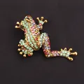 Elegante vintage kikkerbroche met gekleurde strass steentjes op zwarte getextureerde stof - Vintage Goud Strass Kikker (D9-1-7600)