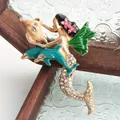 Broche sirène luxueuse avec strass étincelants et dauphins en émail bijoux accessoires - Style Compagnon Dauphin (SMT1005006743202607)