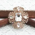 Elegante luxe vintage kristallen broche met een grote centrale steen en steentjes. - Helder Rechthoekig Kristal Stijl
