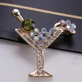 Elegante broche de copa de cóctel y botella de vino con diamantes de imitación para mujer - Estilo Copa de Vino Verde Oliva (O5-6-5453)