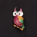 Vintage kleurrijke uilenbroche met levendige strass en emaille afwerking - Paarse Kop Rode Strass Uil (D1-1-6613)