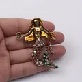 Broche sirène de luxe exquise avec des strass colorés sur une base en alliage doré vintage - Style Porte-Fleur Rose (SMT1005006743202607)