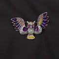 Vintage uilenbroche met kleurrijk emaille en fonkelende strassteentjes sieraad - Blauw Paarse Emaille Iridescente Uil (K3-6-2390)