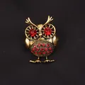 Vintage antiek gouden uilvormige broche met levendige rode strassteentjes details - Antiekgoud Rode Strass Uil (K7-1-3013)