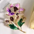 Broche vintage fleur en émail violet avec cristaux étincelants et finition dorée. - Style Floral Rubis Émail Violet Vintage (J3-5-954)