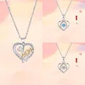 Elegante hartvormige kettingen met MOM-gravure en sprankelende dansende stenen. - Geschenkdoos / Moederliefde en Hartslag Blauw Wit Set
