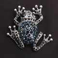 Stijlvolle vintage zilveren kikkerbroche met fonkelende blauwe en zwarte kristallen - Vintage Zilver Blauwe Strass Kikker (A3-6-278)