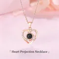 Elegante rosegouden hart projectie ketting met 100 talen Ik hou van jou hanger. - Hart Werveling Halsketting / Geschenkdoos