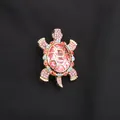 Elegante spilla a forma di tartaruga con strass rosa e raffinata finitura dorata - Oro + Rosa