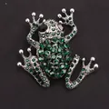 Exquise zilverkleurige kikkerspeld versierd met levendige smaragdgroene kristallen - Zilver Zwart Groene Strass Kikker (A3-6-277)